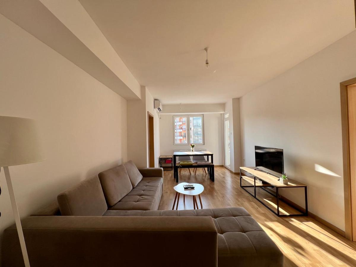 Sara'S Apartment Cozy And Close To Center With Private Parking Σκόπια Εξωτερικό φωτογραφία